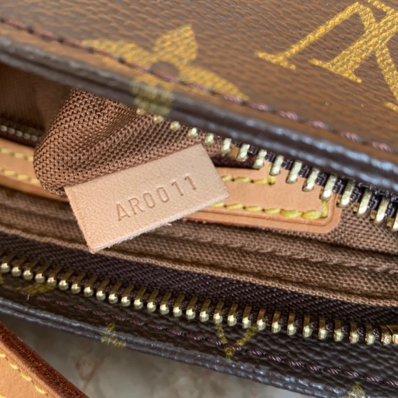 ❤️❤️SOLD❤️❤️Louis Vuitton cabas sling - Picture 10 of 11